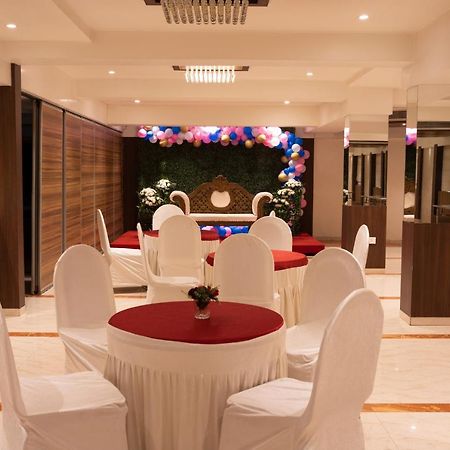 Gold Crest Business Hotel Navi Mumbai Exteriör bild
