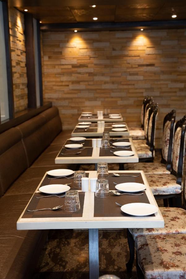 Gold Crest Business Hotel Navi Mumbai Exteriör bild
