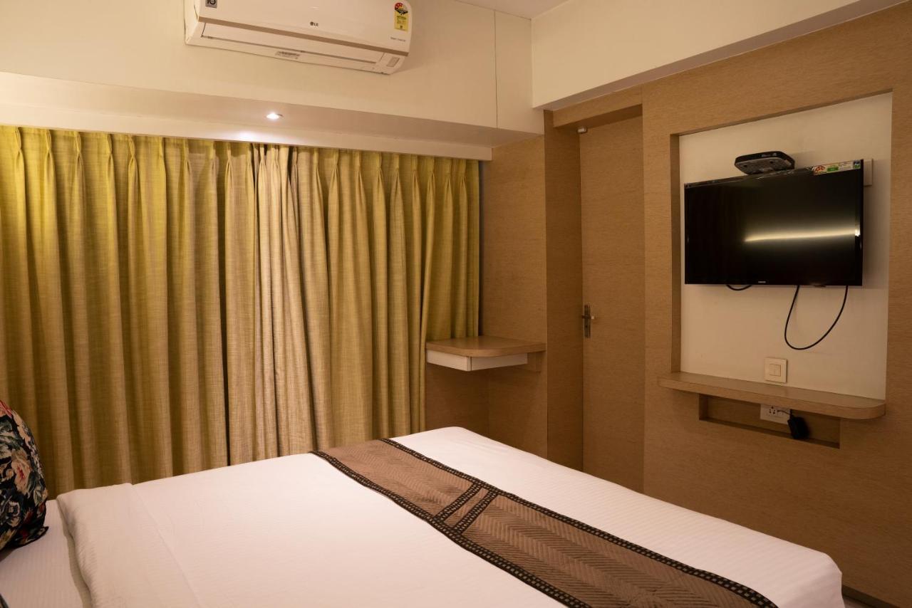 Gold Crest Business Hotel Navi Mumbai Exteriör bild