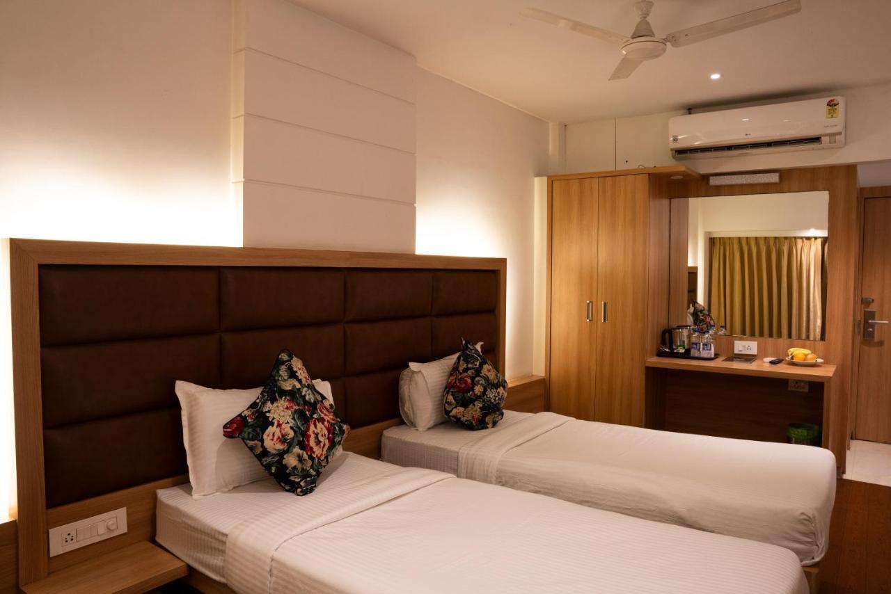 Gold Crest Business Hotel Navi Mumbai Exteriör bild