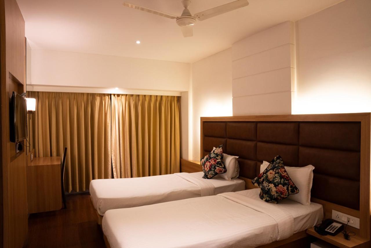 Gold Crest Business Hotel Navi Mumbai Exteriör bild