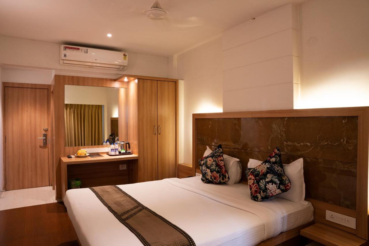 Gold Crest Business Hotel Navi Mumbai Exteriör bild