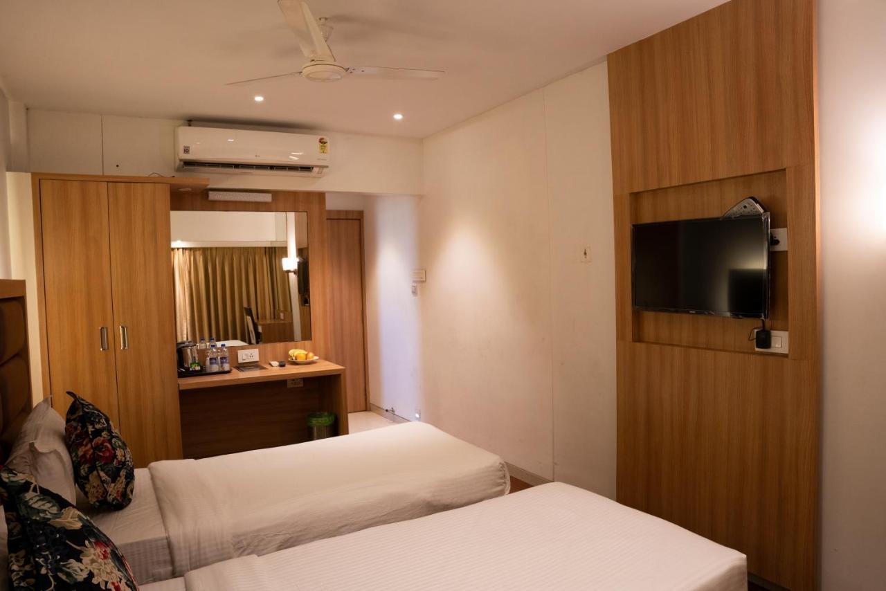 Gold Crest Business Hotel Navi Mumbai Exteriör bild