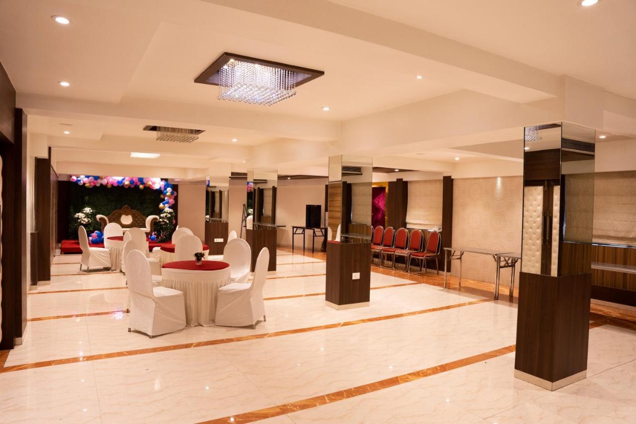 Gold Crest Business Hotel Navi Mumbai Exteriör bild