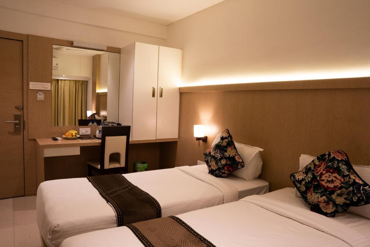 Gold Crest Business Hotel Navi Mumbai Exteriör bild
