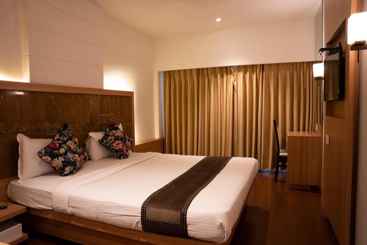 Gold Crest Business Hotel Navi Mumbai Exteriör bild