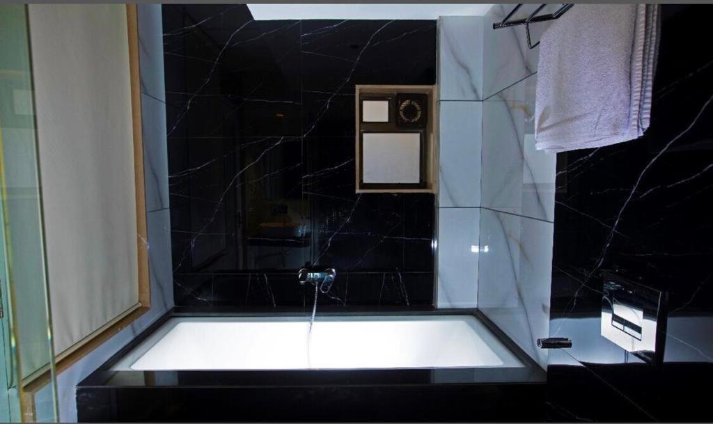 Gold Crest Business Hotel Navi Mumbai Exteriör bild