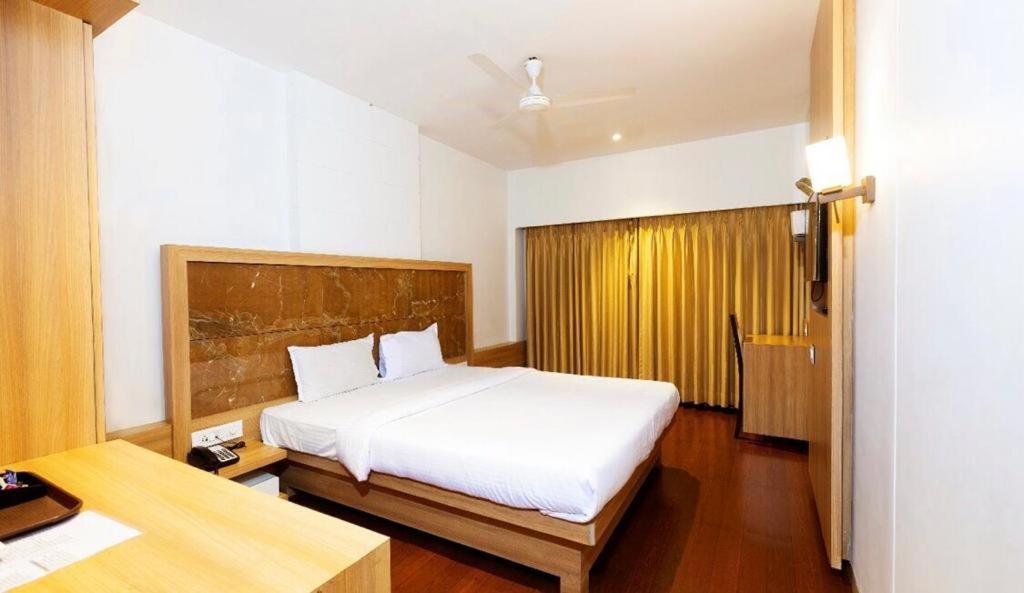 Gold Crest Business Hotel Navi Mumbai Exteriör bild